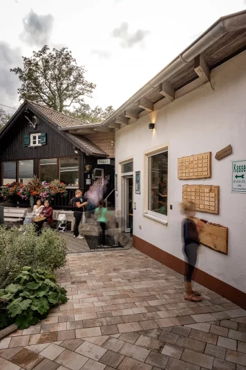 Eingangsbereich mit unseren Tierpatenschaften